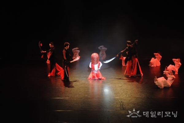 오는 18일~19일 오후 7시 30분 빛고을시민문화관에서 창작무용극 ‘성(聖)김대건 안드레아’를 무대에 올린다(사진= 광주평화방송 제공)