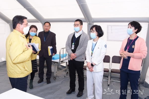 권오봉 여수시장이 신종 코로나 대응체계 현장 점검을 하고 있다(사진=여수시 제공)
