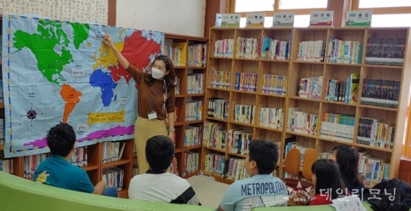 거더도초등학교는 지난 22일부터 사흘간 ‘원어민과 함께하는 활동중심 영어체험캠프’를 운영했다(사진=가거초 제공)